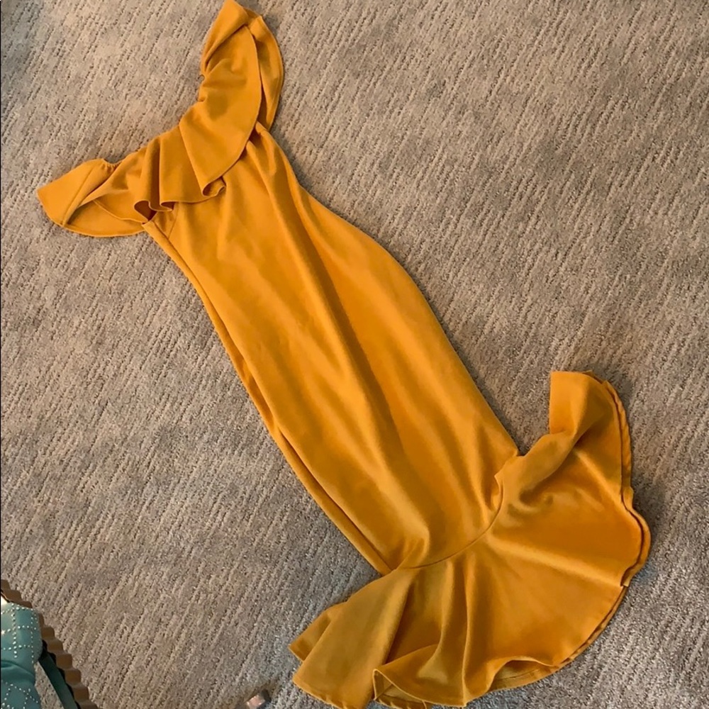 Size Small Golden Yellow Dress - BEAUTIFUL!